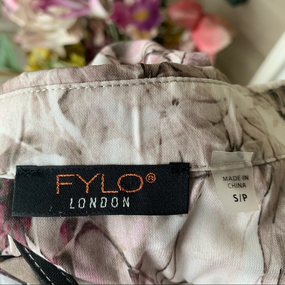 •FYLO• Sleeveless Button Up Collared Top - Size Sm - Picture 2 of 8